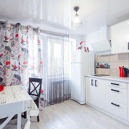 Obolon Metro Station Apartment Kiev Exterior foto