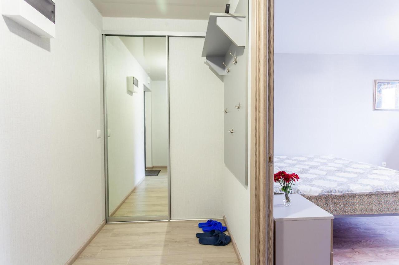 Obolon Metro Station Apartment Kiev Exterior foto