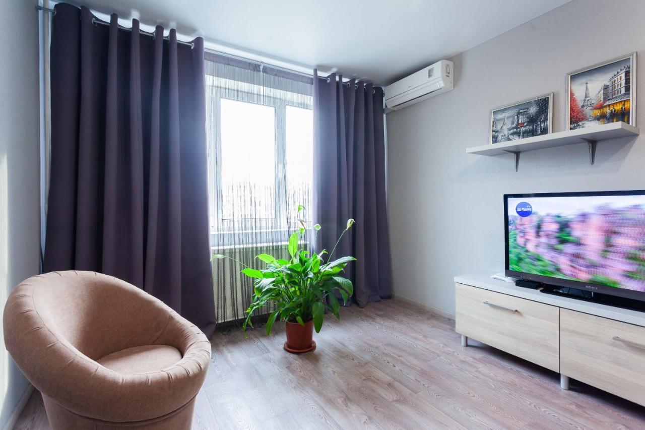 Obolon Metro Station Apartment Kiev Exterior foto